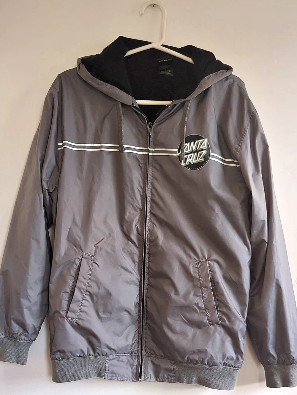 Santa Cruz Gray Hooded Windbreaker Like New Men's Medium